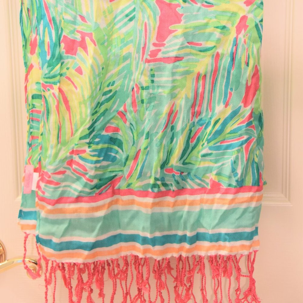 GUC LILLY PULITZER SCARF W PINK FRINGE (S35)…